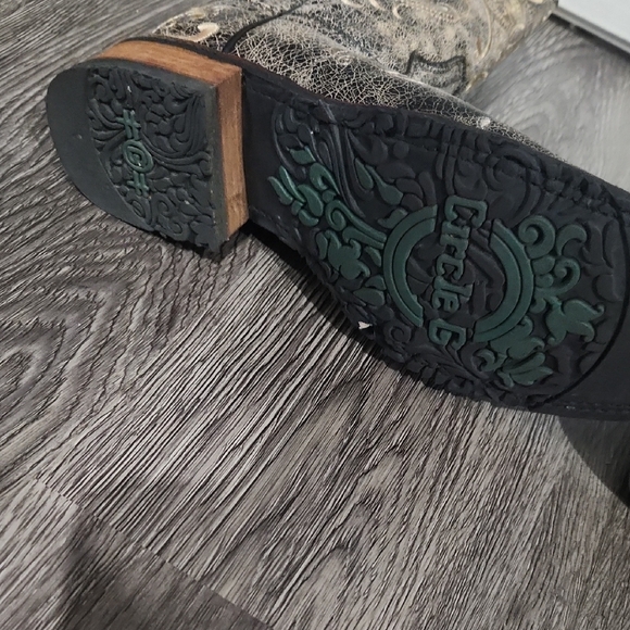 Circle G Black and Cream Heeled Boots - Picture 3 of 5